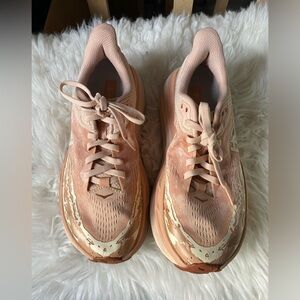 Hoka Stinson 7B in Soft Peach